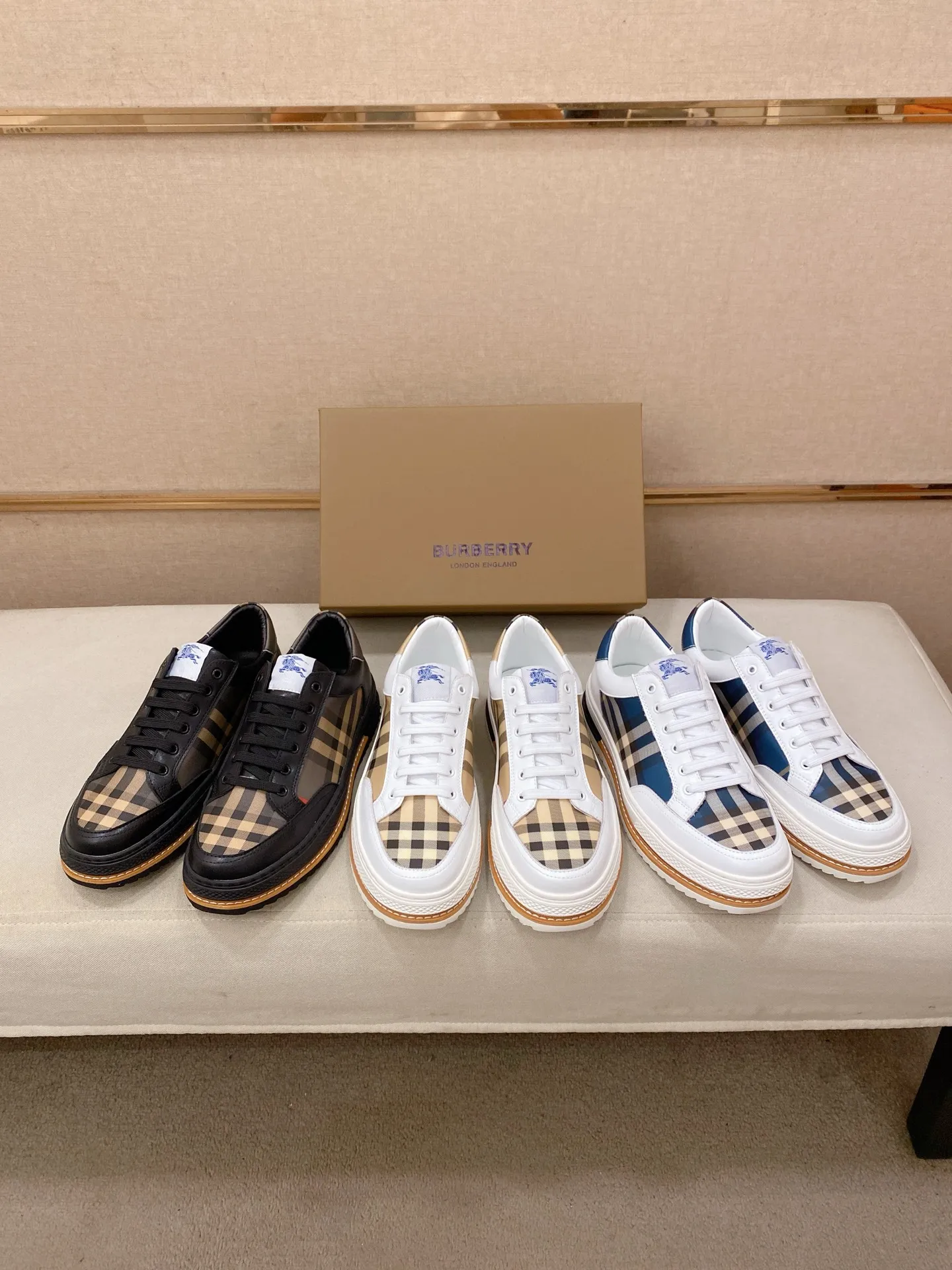 Men's shoes 💰: 420💰🇮🇹🇮🇹BURBERRY's top purchasing agents are available simultaneously at the counter. 🔍🔍On sale at the same time. Positive code number: 38-44 Italian imported first-layer cowhide with fabric. Fully imported sheepskin lining, sole: the original sole is specially provided by the original factory, the exclusive movable molded sole is super comfortable, the original factory follows the order, 🔍🔍high quality, you can go in and out of the counter at will, welcome to compare. Can be customized. 45 non-refundable